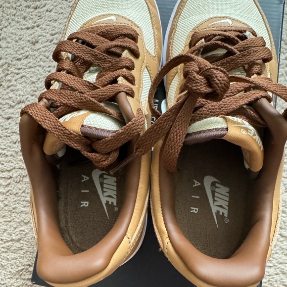 Air Force 1 Acorn - Picture 5 of 6